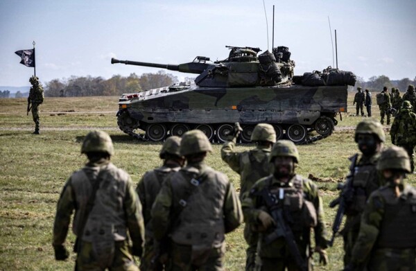 В результате взрыва на военной тренировочной площадке в Чехии погиб солдат, ранены восемь человек